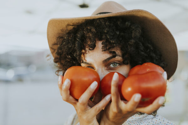woman buying tomatoes farmers market